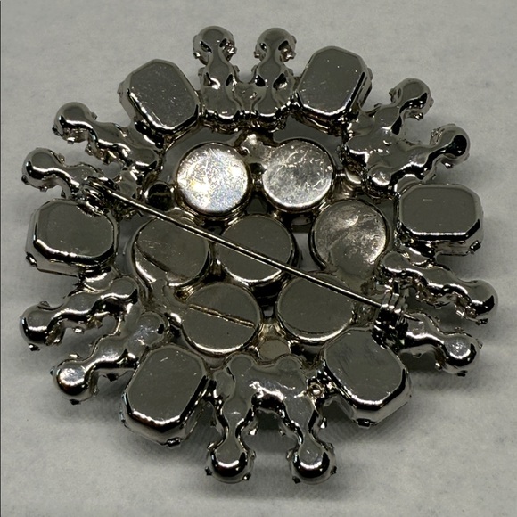 Vintage clear emerald cut & round Silver tone Cluster rhinestone Brooch pin - Picture 12 of 15